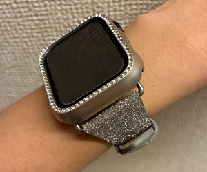 アップルウォッチSE3とスパークルベルトを組み合わせたお客様